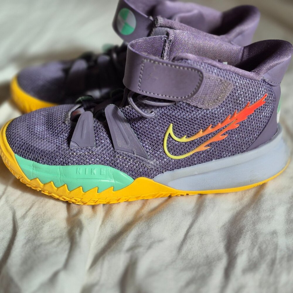 Nike Kyrie 7 (GS) "Day Break" Big Kids' Basketball Shoes Siren Red-Ghost-Citron